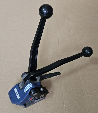 Páskovací strojek CH 47